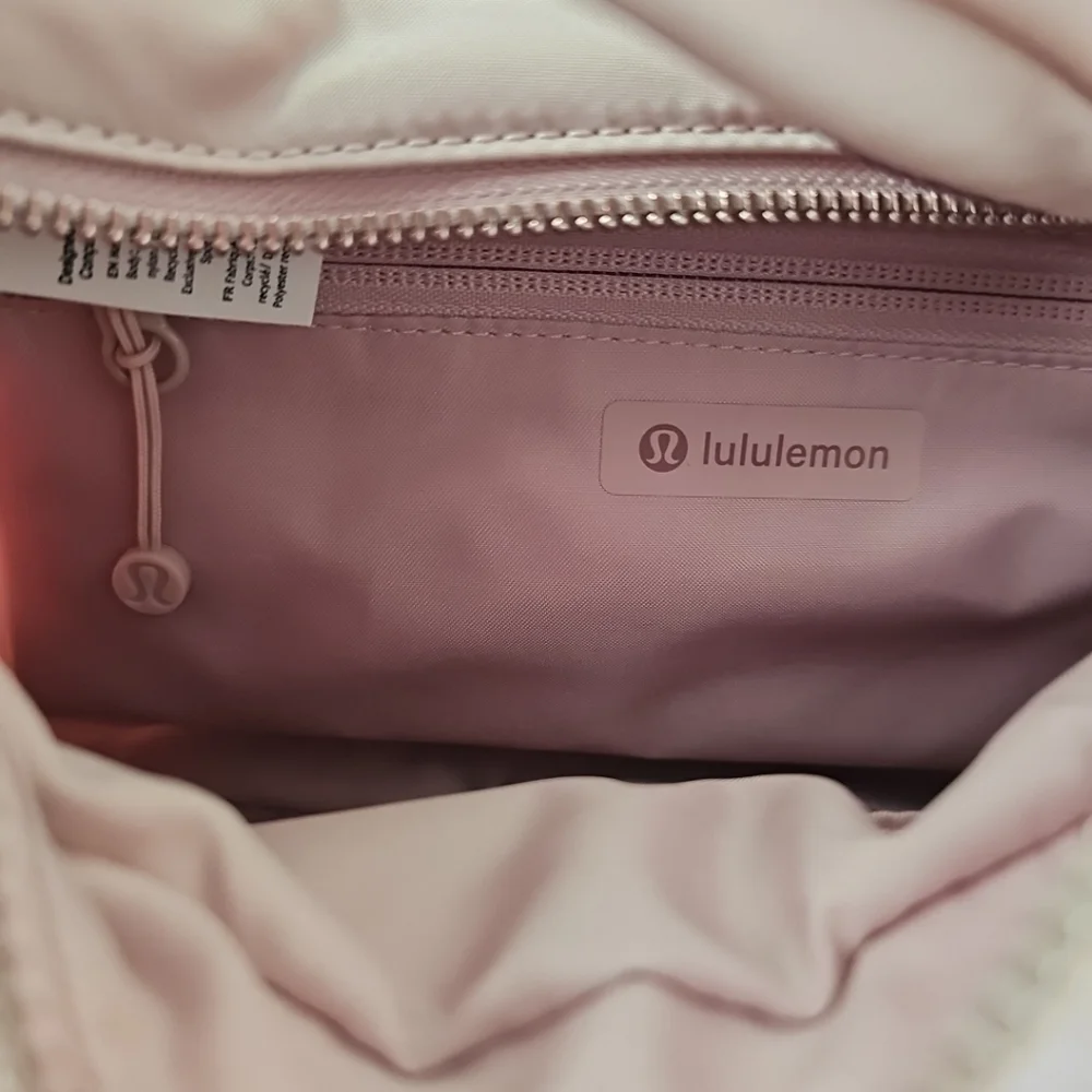 Lululemon Blush City Essentials Shoulder Bag, NWT - Picture 7 of 9